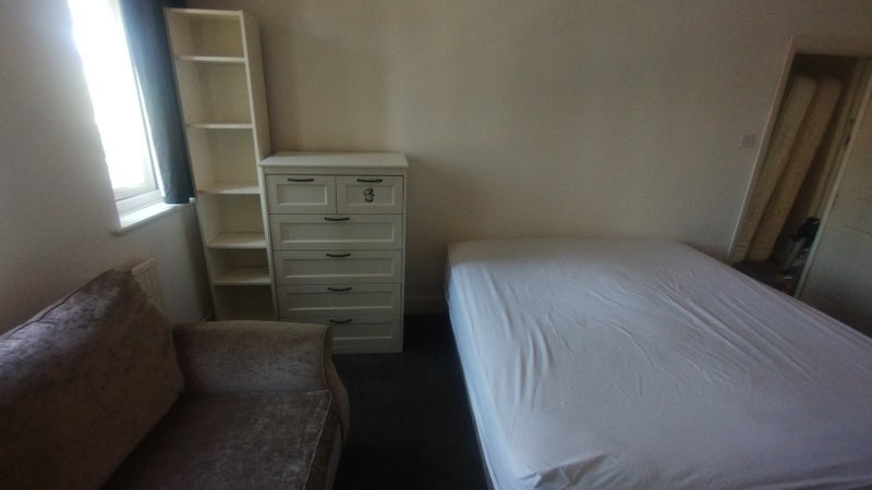 Room Colston Road in Greater London