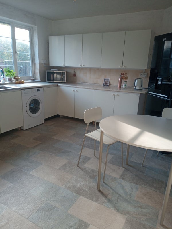 Room Colston Road in Greater London