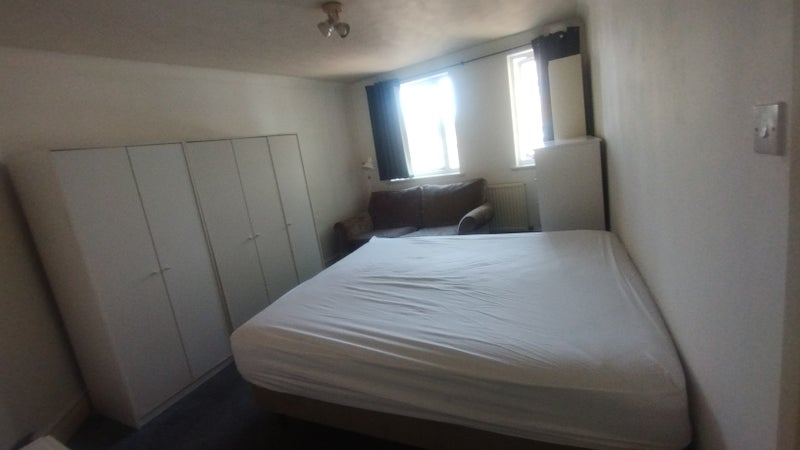 Room Colston Road in Greater London