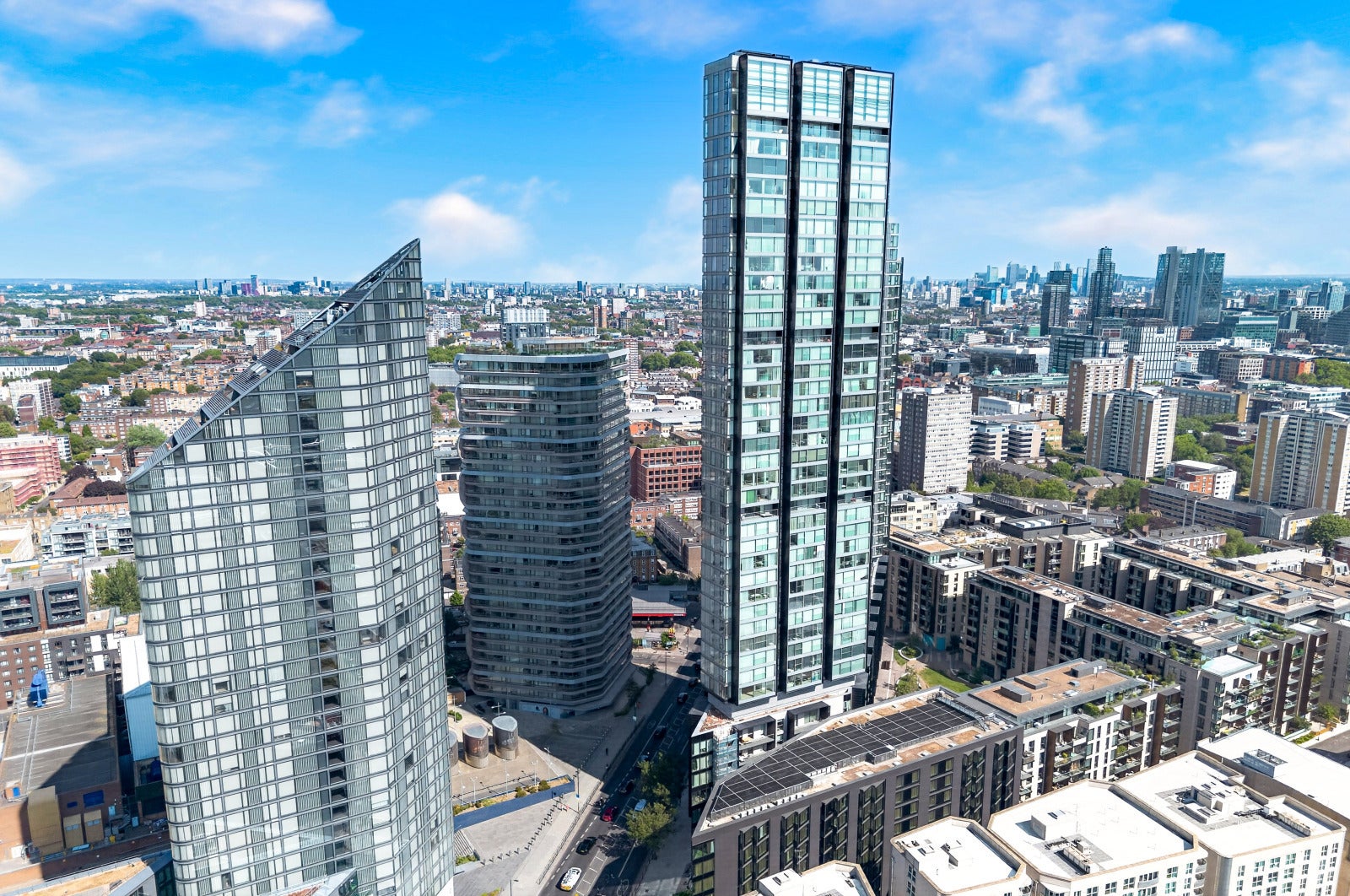 Flat City Road in Greater London