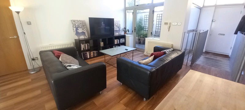 Room Westferry Road in Greater London