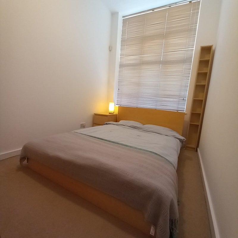 Room Westferry Road in Greater London