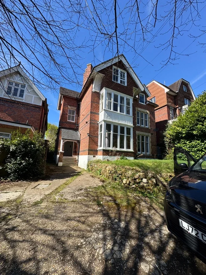 Room Woodbury Park Road in Tunbridge Wells