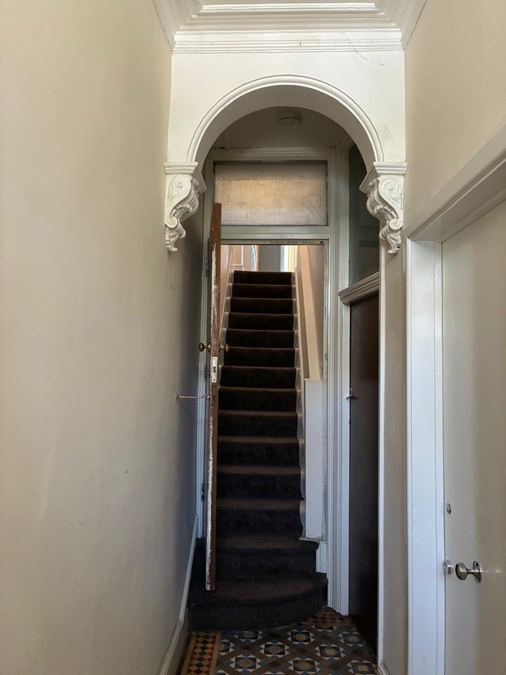 Flat Harvist Road in Greater London