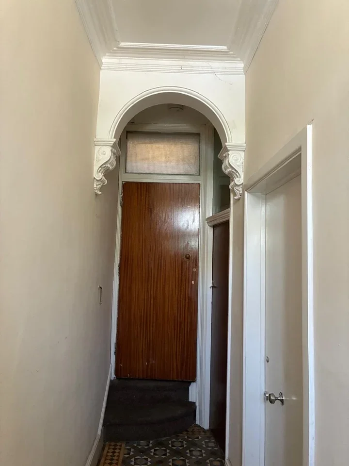 Flat Harvist Road in Greater London