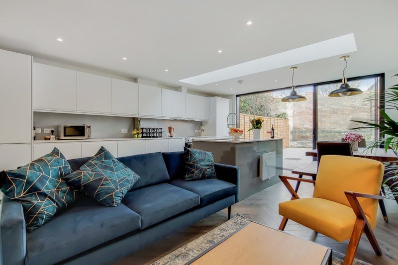 Room Bushwood Drive in Greater London