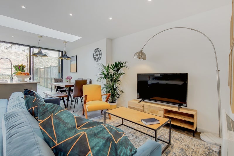 Room Bushwood Drive in Greater London