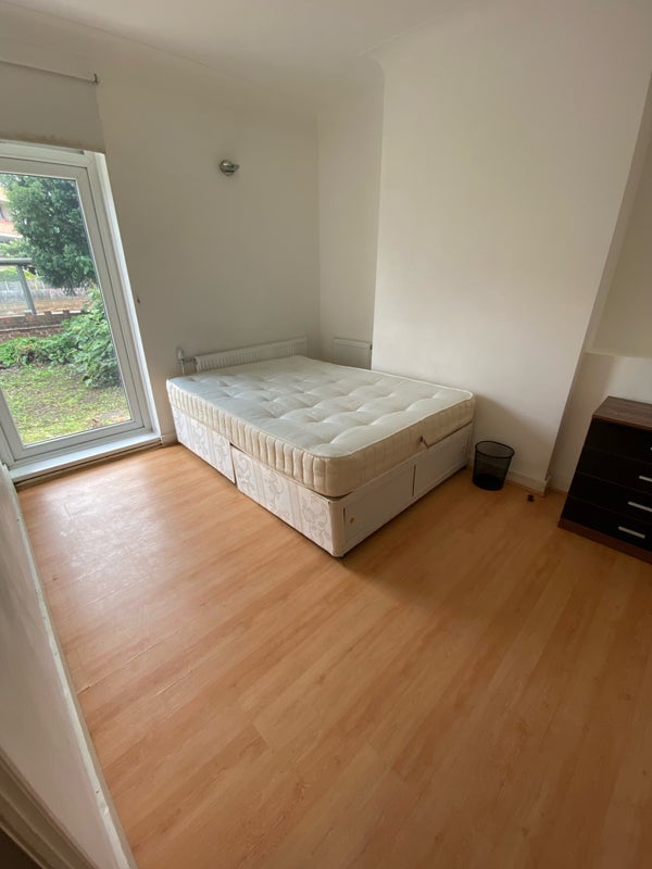 Room Brockley Road in Greater London