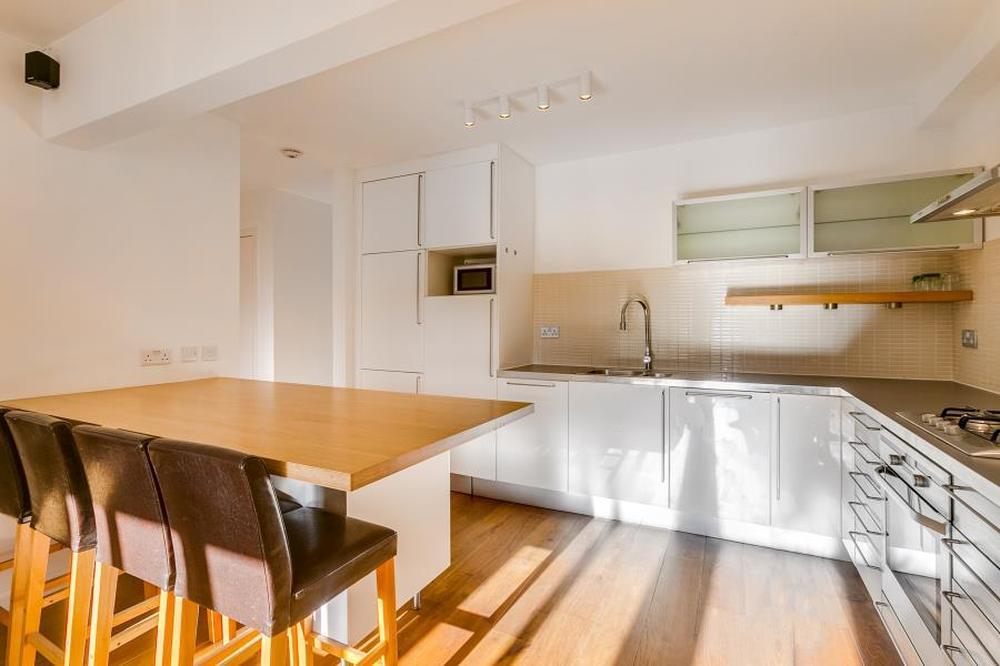Flat Bickenhall Street in City of Westminster