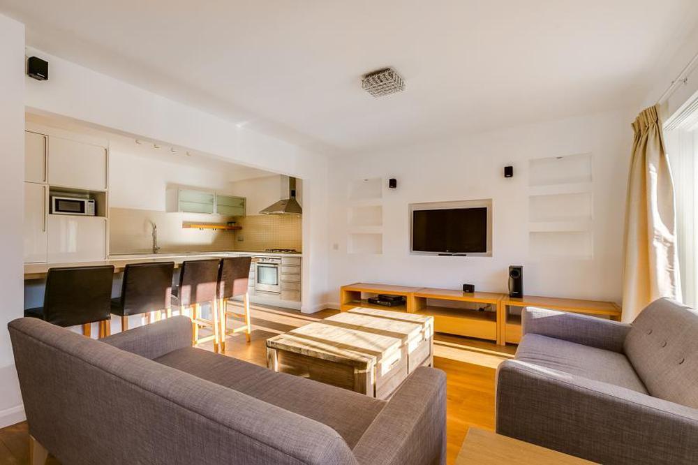 Flat Bickenhall Street in City of Westminster