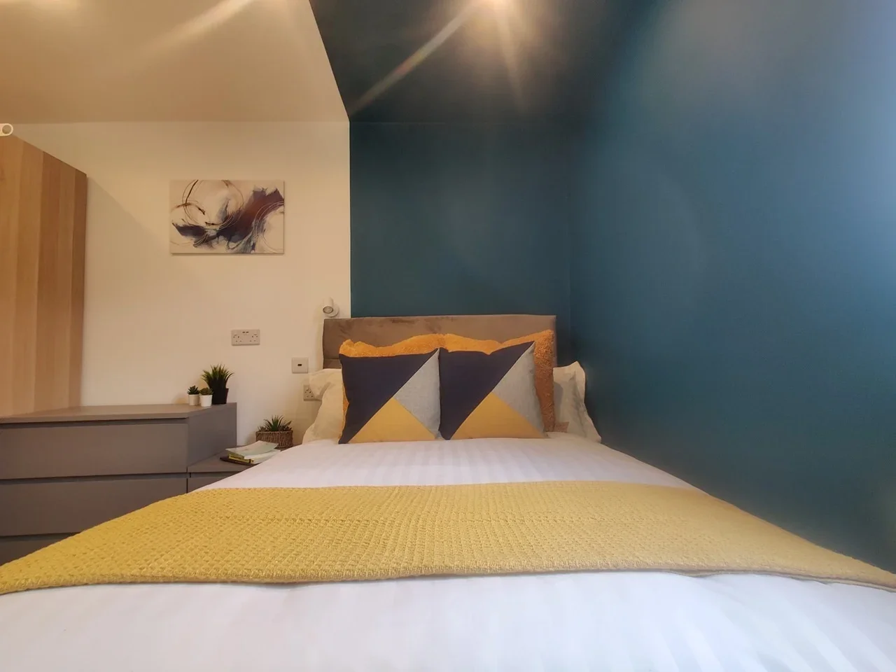 Room South Hill Avenue in Greater London