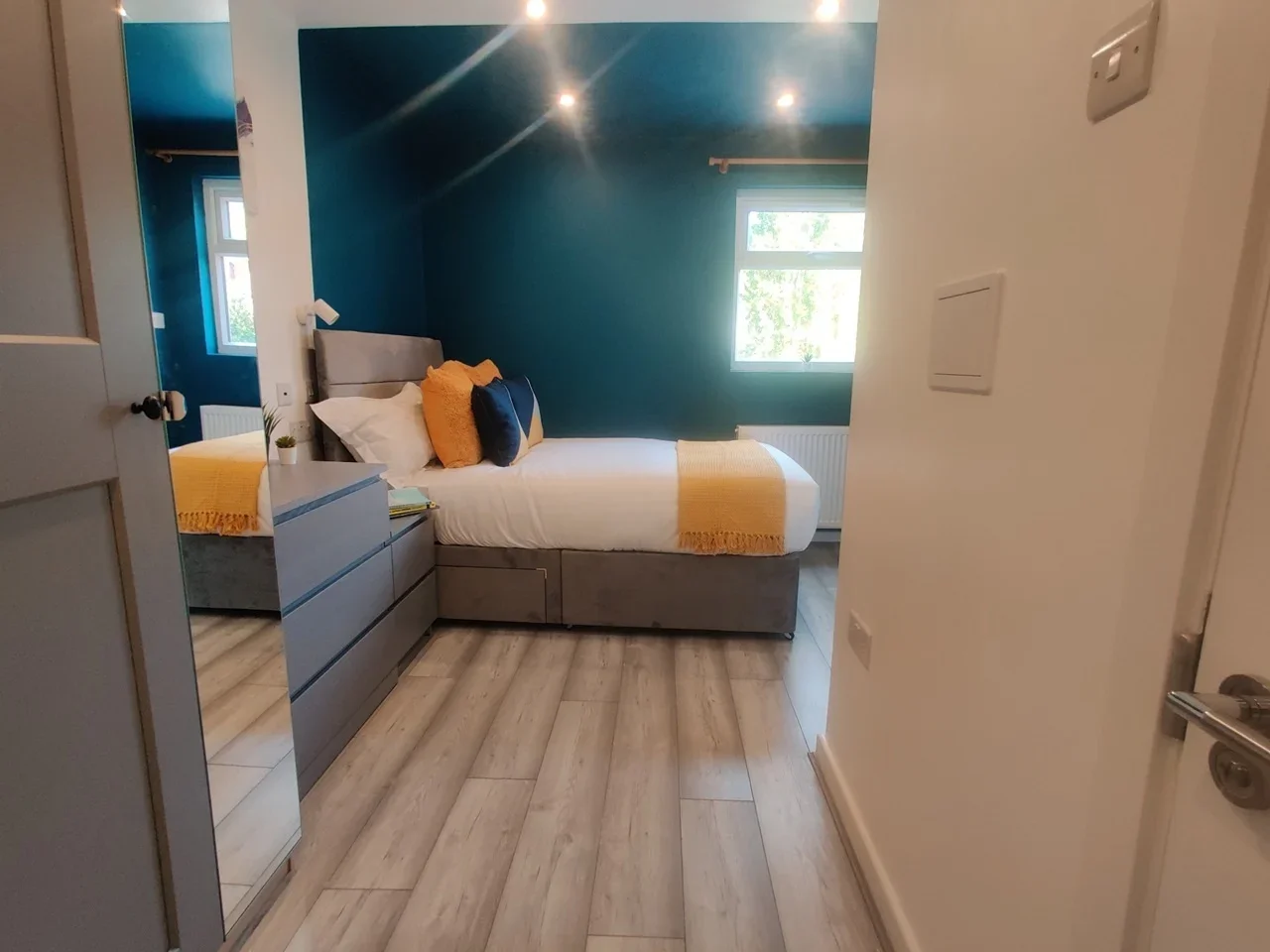 Room South Hill Avenue in Greater London