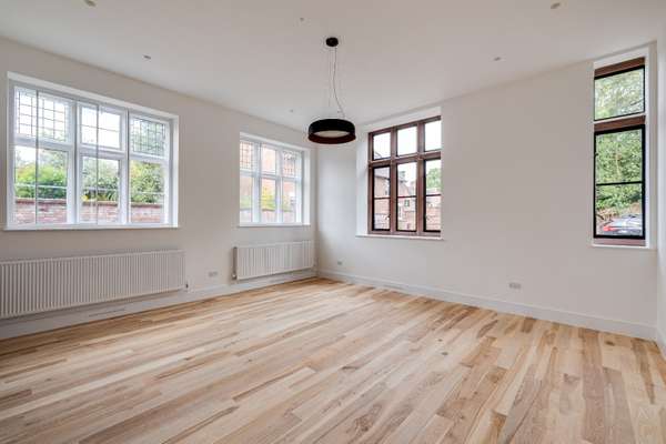 Flat Overleigh Road in Chester