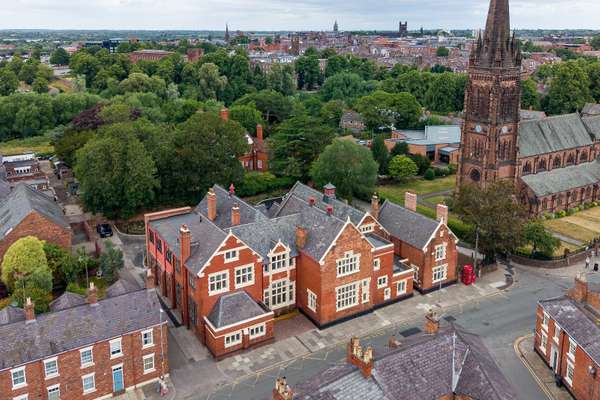 Flat Overleigh Road in Chester