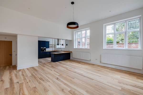 Flat Overleigh Road in Chester