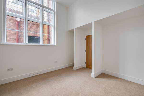Flat Overleigh Road in Chester