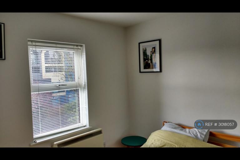 Flat Dragonfly Place in Greater London
