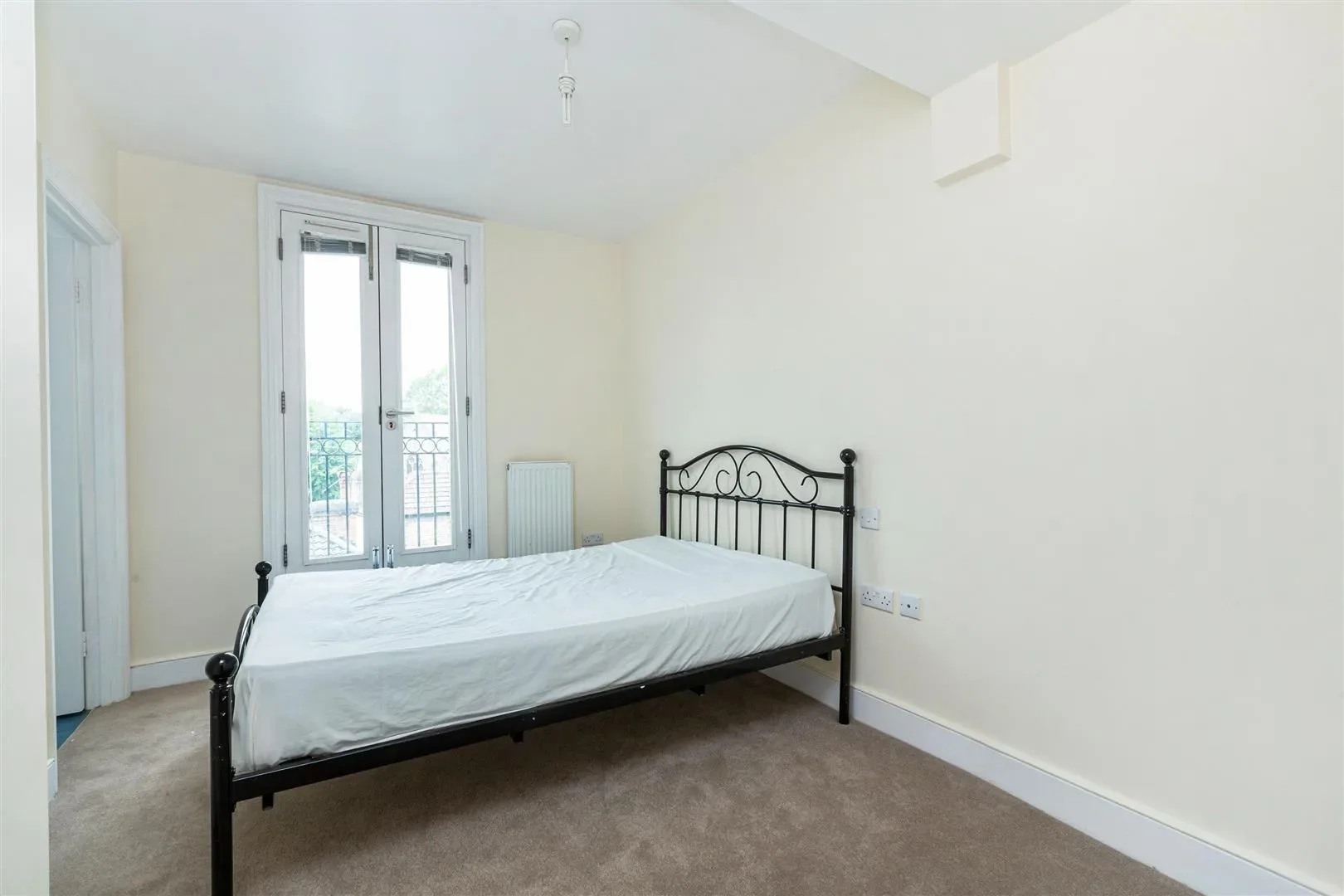 Flat Roehampton High Street in Greater London