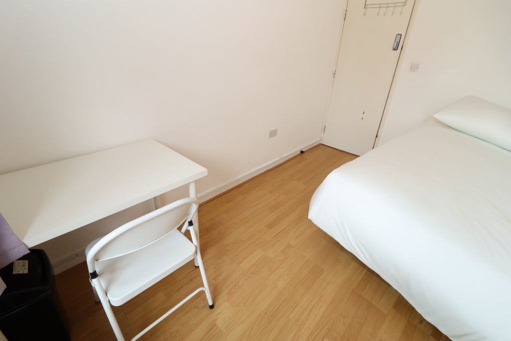 Room Globe Road in Greater London