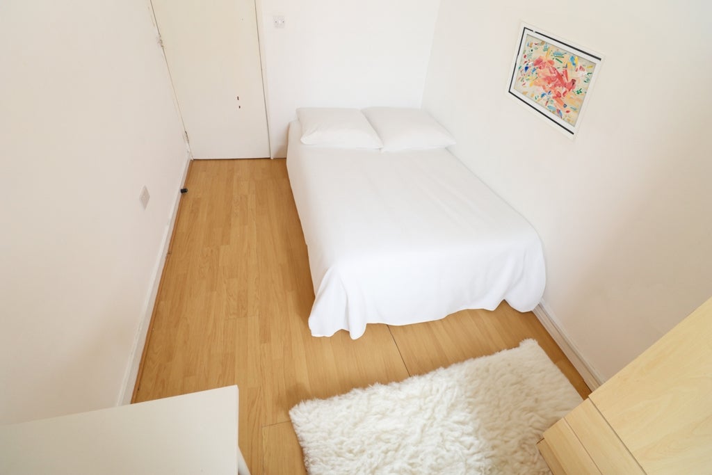 Room Globe Road in Greater London