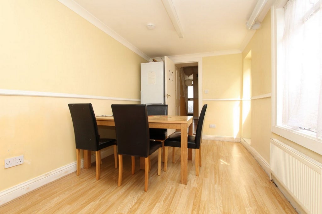 Room Globe Road in Greater London