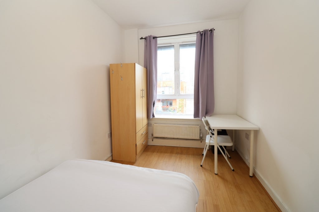 Room Globe Road in Greater London