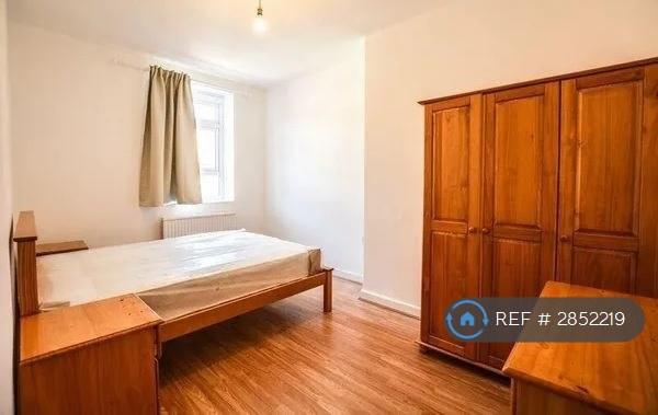 Room Sedgwick Street in Greater London