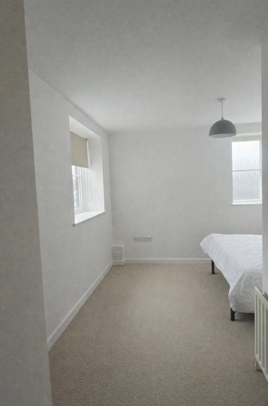 Room Moreton Road in Greater London