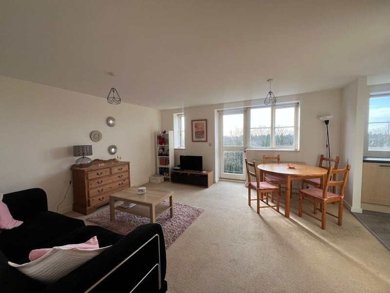 Room Moreton Road in Greater London