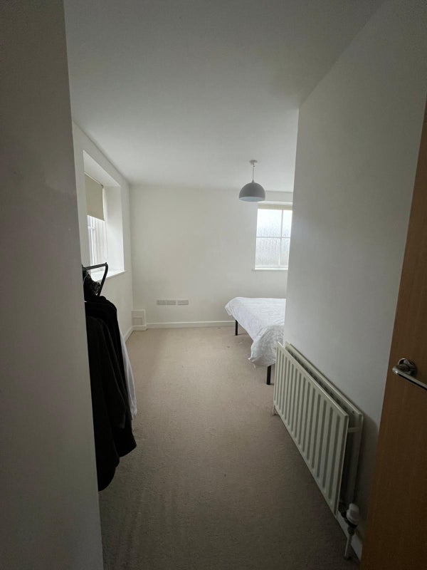 Room Moreton Road in Greater London