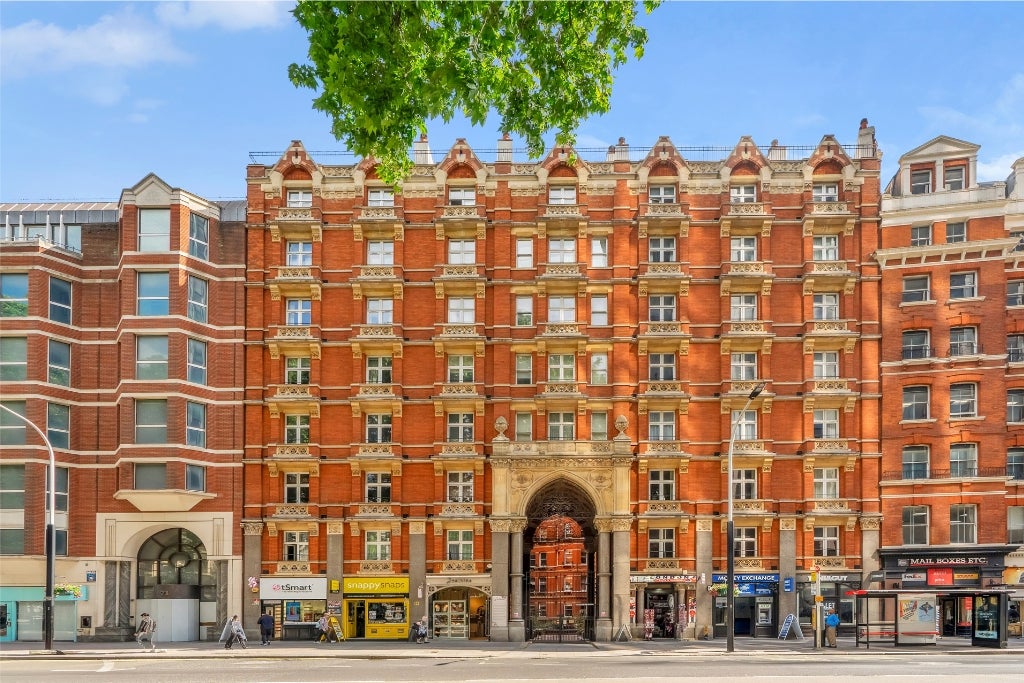 Flat Victoria Street in City of Westminster
