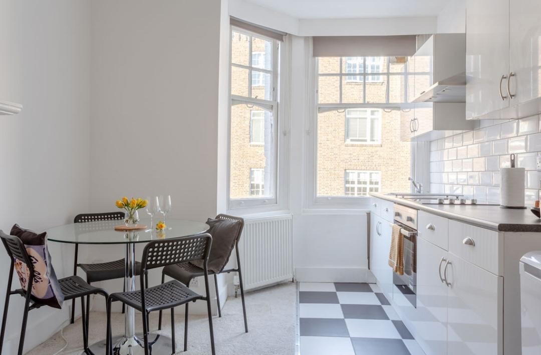 Flat Glenmore Road in Greater London