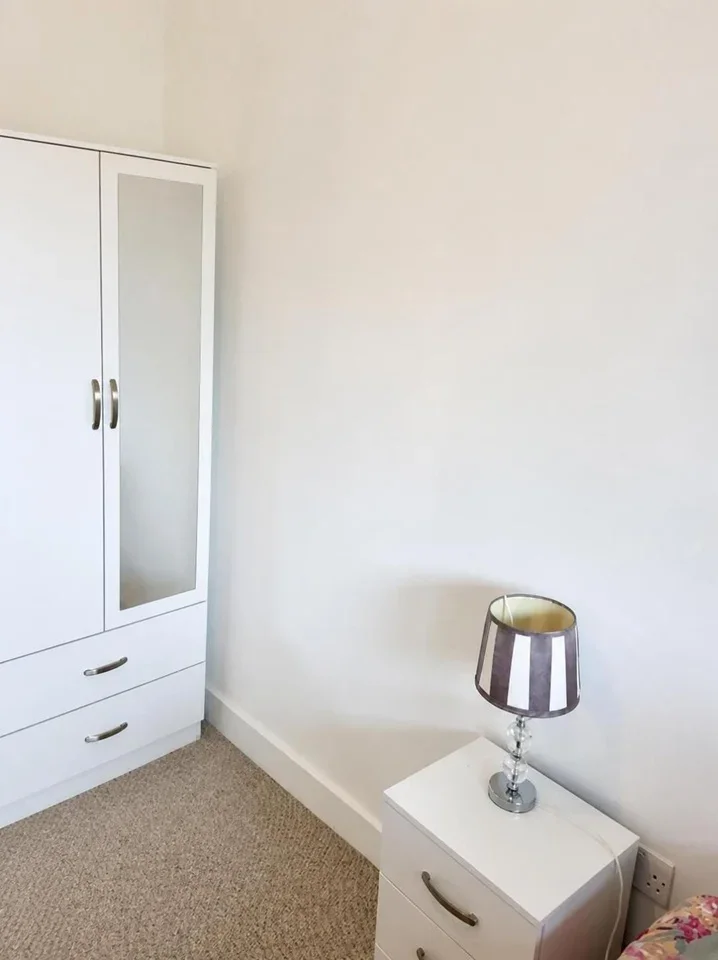 Room Mozart Street in City of Westminster