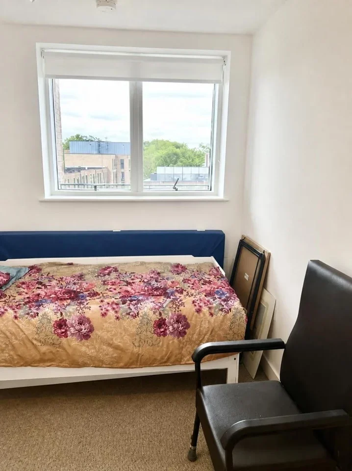 Room Mozart Street in City of Westminster