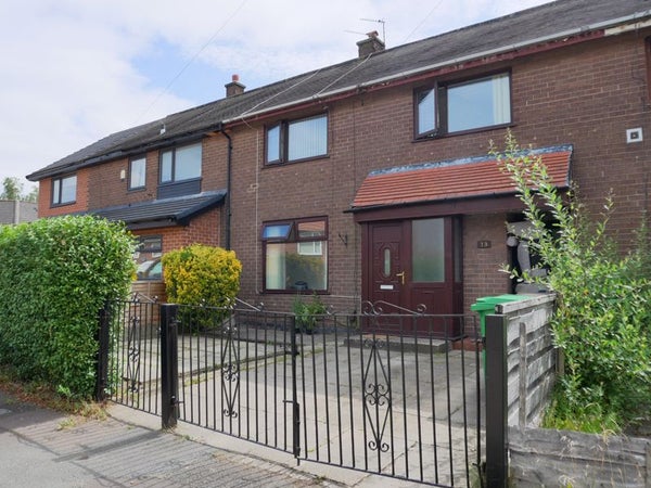 Flat Hatchett Road in Manchester