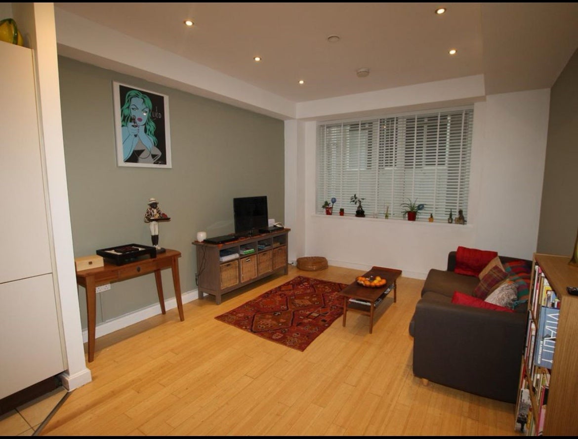 Flat Bridgewater Place in Manchester