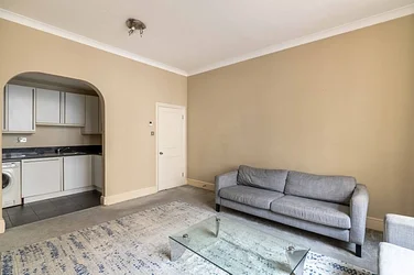 Flat Clanricarde Gardens in Greater London