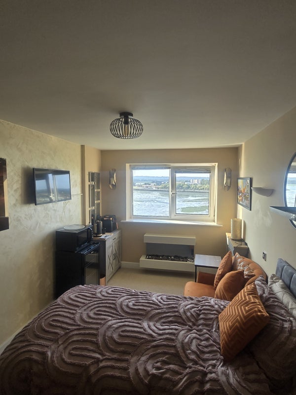 Room Lifeboat Quay in Poole