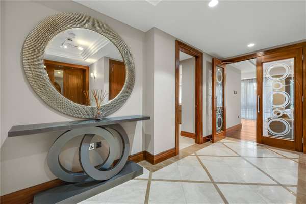 Flat Cavendish Meads in Sunninghill