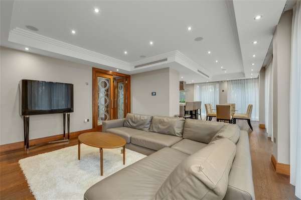 Flat Cavendish Meads in Sunninghill