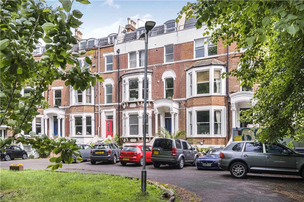 Flat Sudbourne Road in Greater London