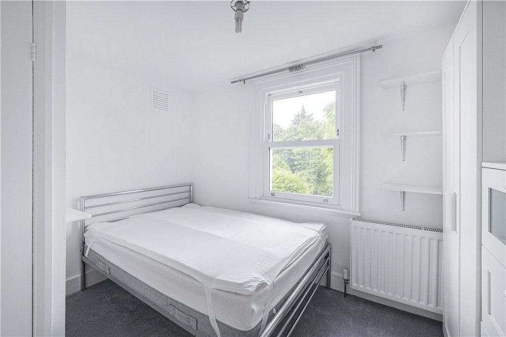 Flat Sudbourne Road in Greater London