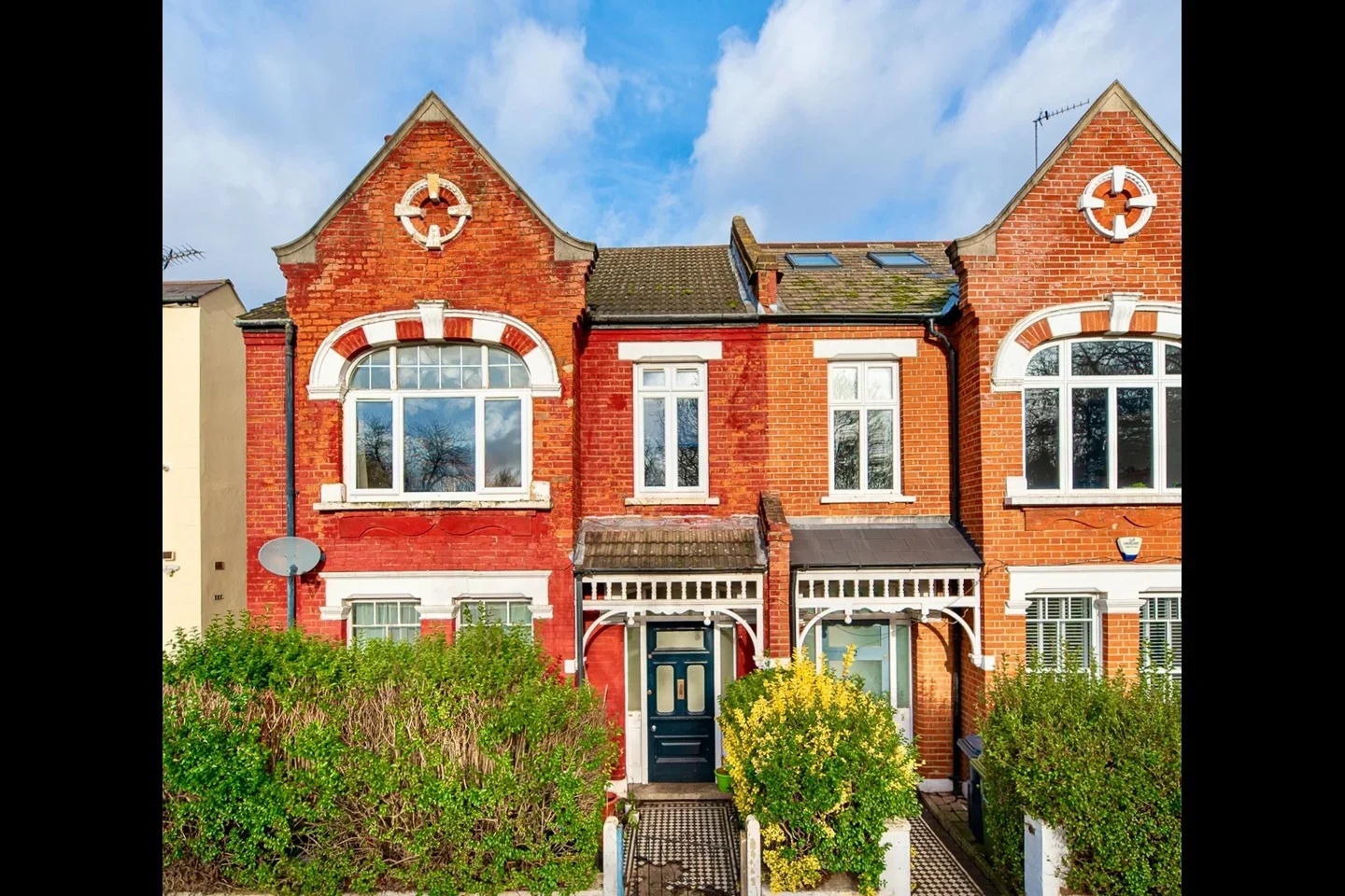 Flat Emmanuel Road in Greater London
