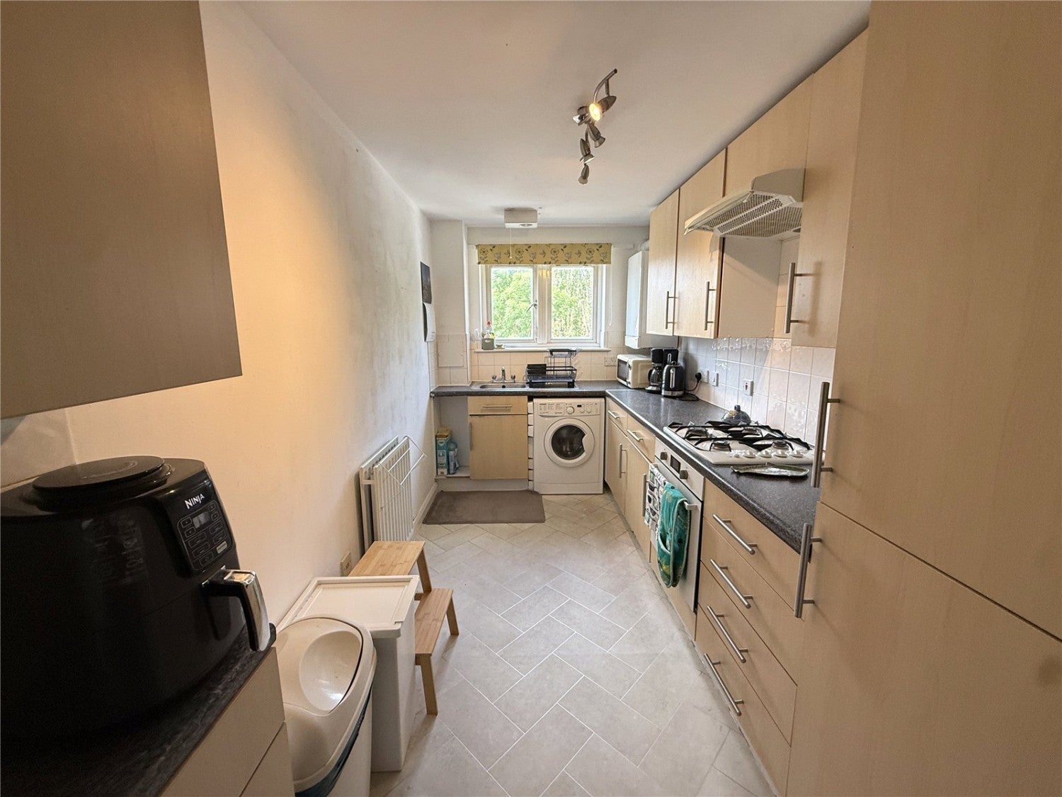 Flat Amethyst Close in Greater London