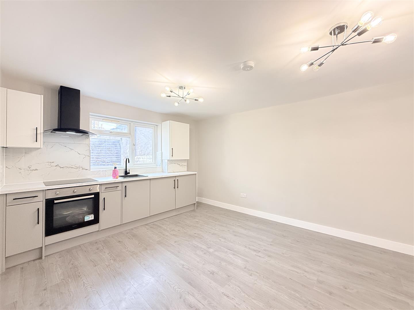 Flat Glenparke Road in Greater London
