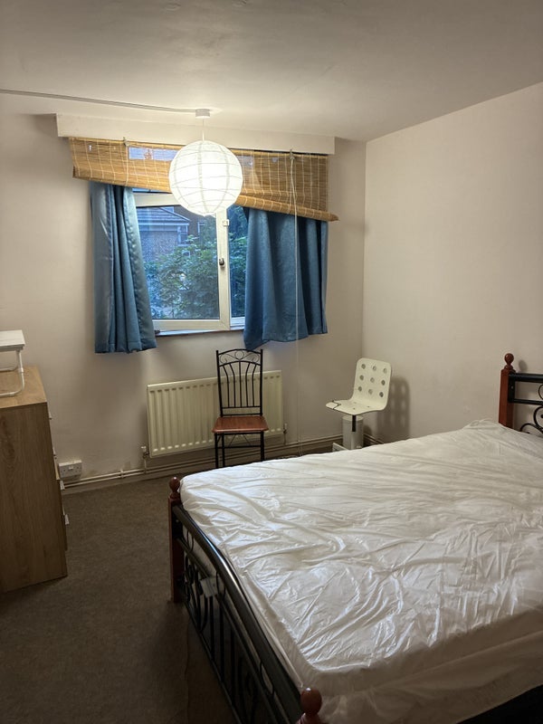 Flat Canterbury Crescent in Greater London