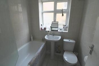 Flat Warham Road in Greater London