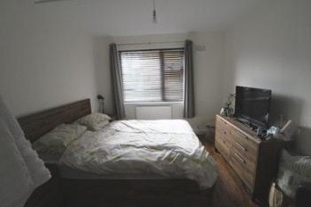 Flat Warham Road in Greater London