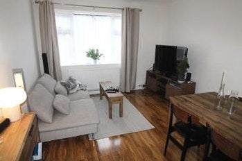 Flat Warham Road in Greater London