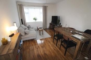 Flat Warham Road in Greater London